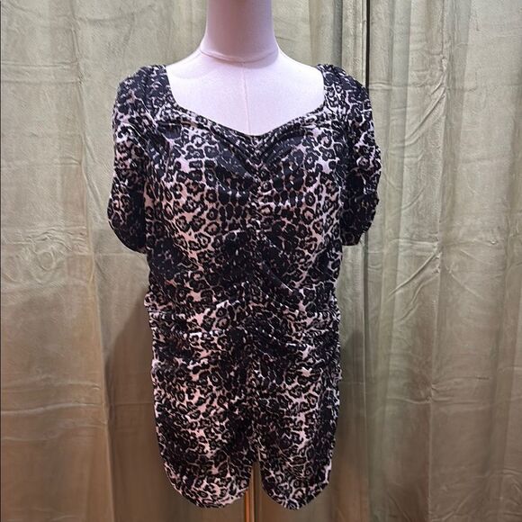 St. John Black and White Animal Print ruched Top, L - Picture 1 of 9